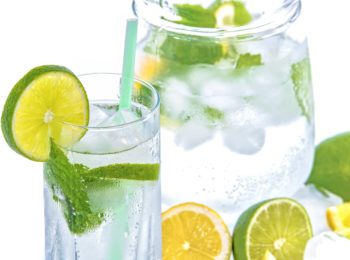 Limettenwasser mit Minze
