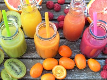Verschiedene Frucht-Smoothies