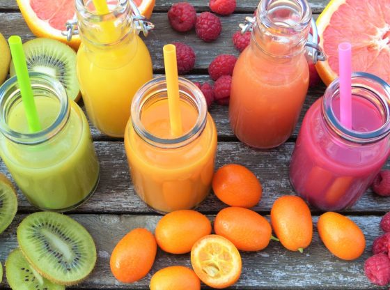 Verschiedene Frucht-Smoothies