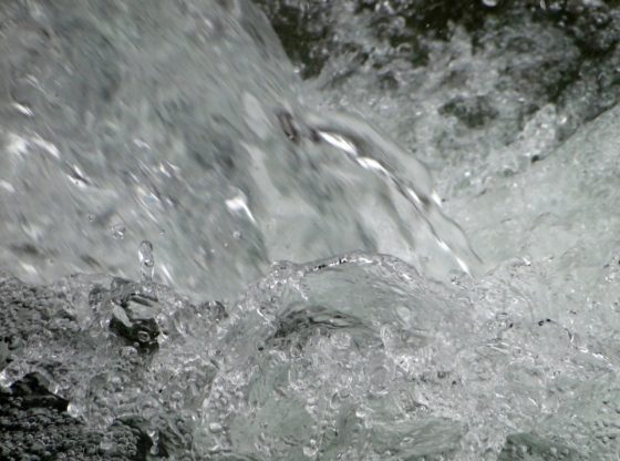 Sprudelndes Wasser